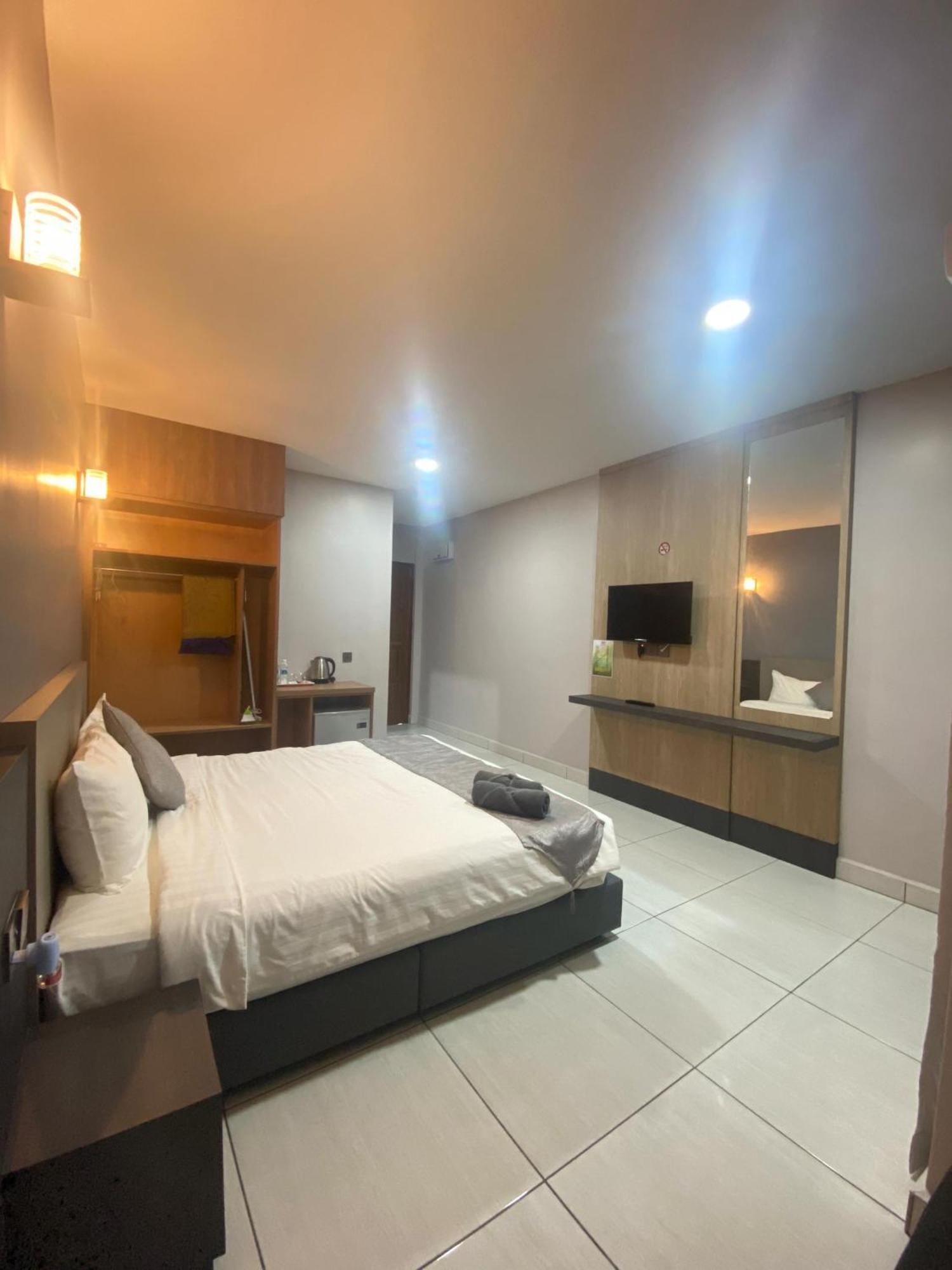 Grand Village Inn Пантай Ченанг Екстериор снимка