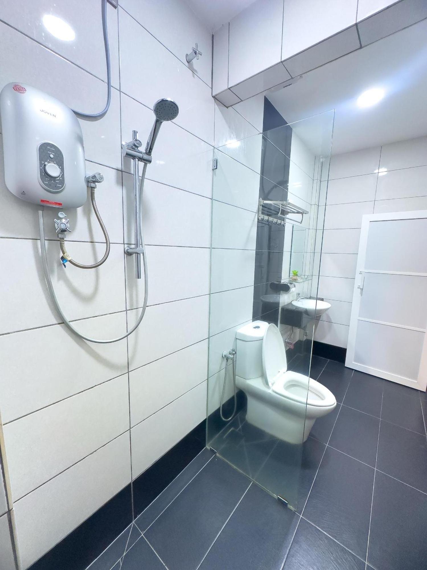 Grand Village Inn Пантай Ченанг Екстериор снимка