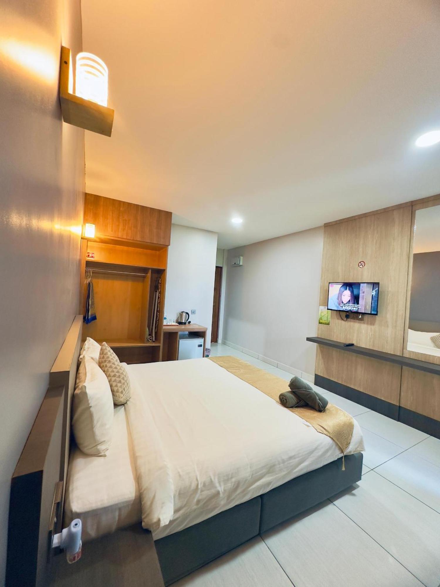 Grand Village Inn Пантай Ченанг Екстериор снимка